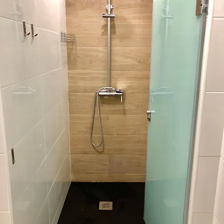 Bragas Center בית הארחה *