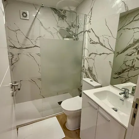 Bragas Center בית הארחה *