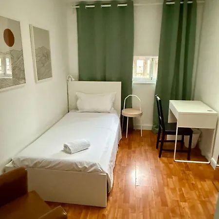 Bragas Center בית הארחה *